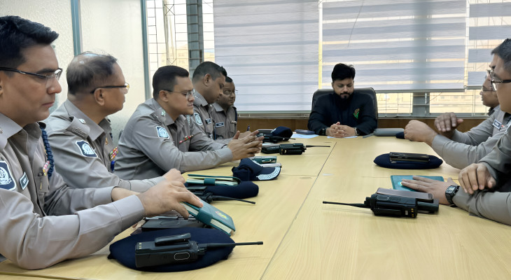 আইনশৃঙ্খলা ও ট্রাফিক নিয়ন্ত্রণে ডিসিদের সঙ্গে প্রতিমন্ত্রী ইশরাকের বৈঠক